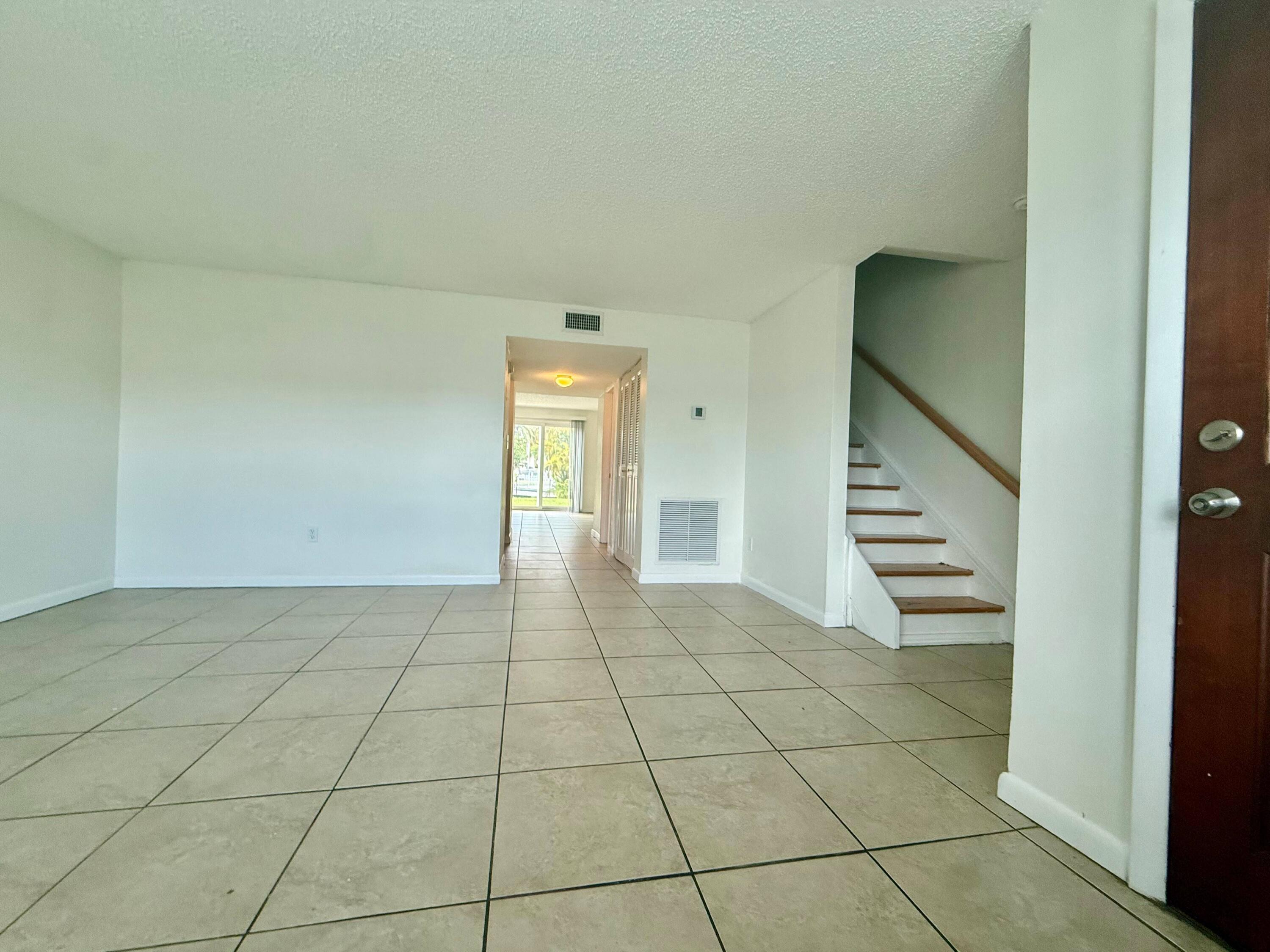 329 Gulfstream Road Dania Beach, FL 33004 - Photo 15 of 20 WhatsApp Image 2026-08-27 at 21.50.25 (3