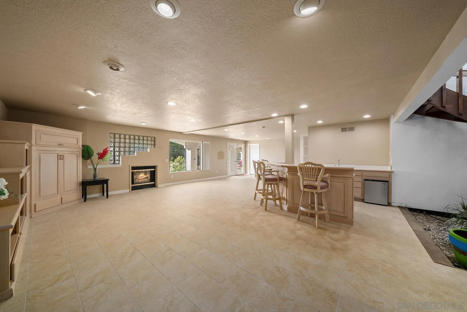 18695 Polvera Drive San Diego, CA 92128 - Photo 19 of 33 a view of a big room with entryway table and chairs