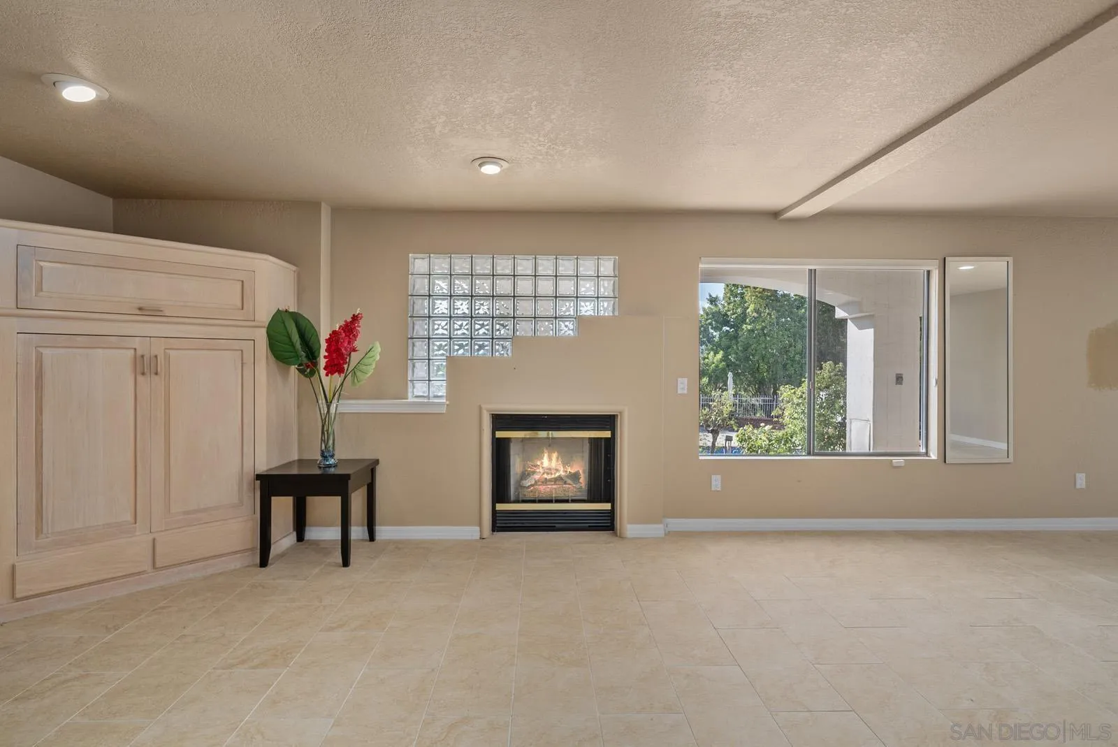 18695 Polvera Drive San Diego, CA 92128 - Photo 22 of 33 an empty room with windows and cabinet