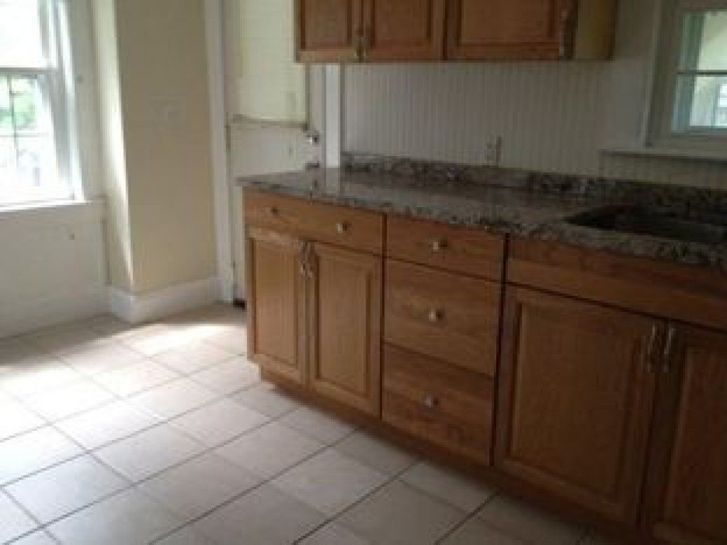 545 Huse Road Manchester, NH 03103 - Photo 3 of 18 Gallery Image 3