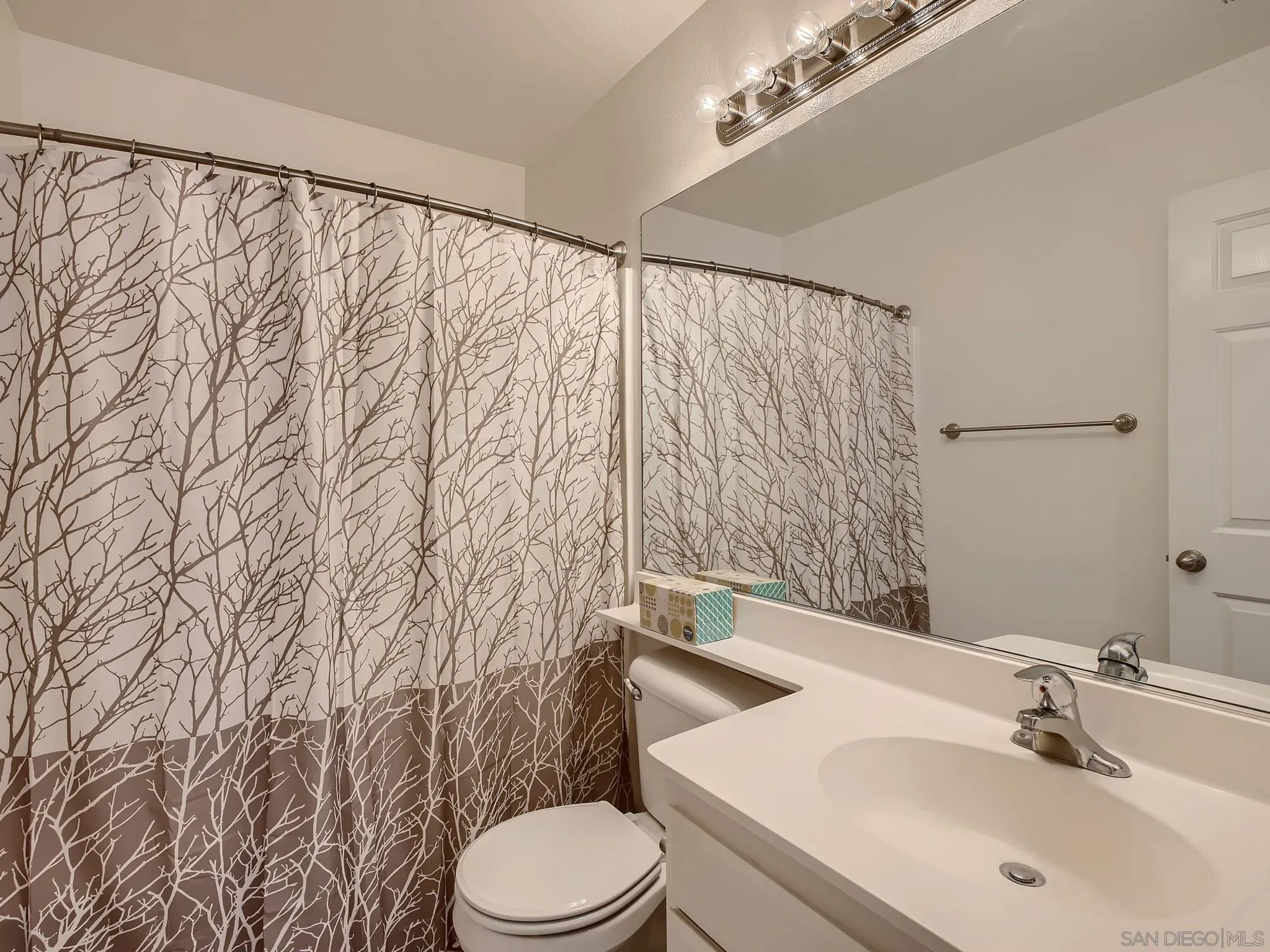 1821 Key Largo Road Vista, CA 92081 - Photo 10 of 11 Gallery Image 10