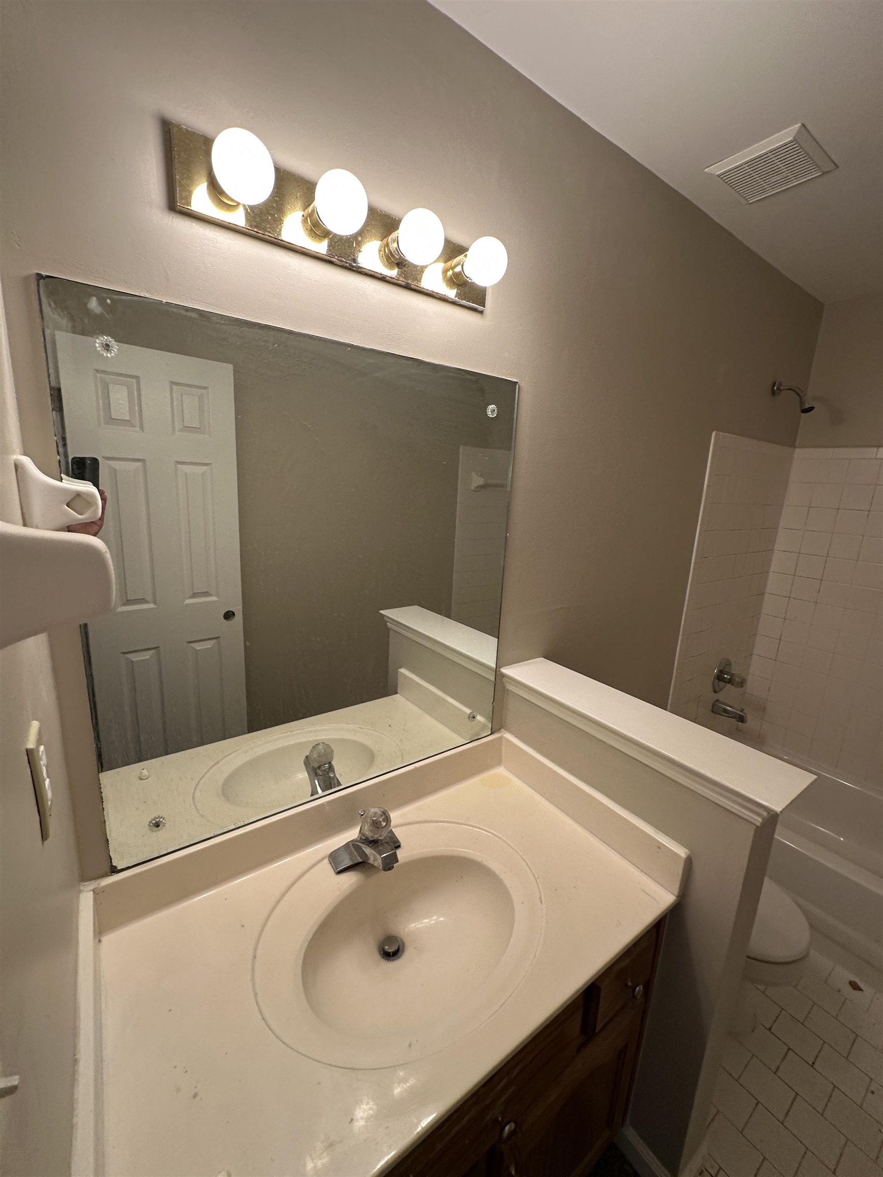 1959 Dartford Cove Memphis, TN 38016 - Photo 9 of 25 a bathroom with a sink and a mirror