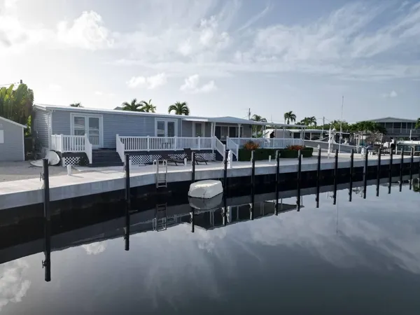a view of a terrace with seating area and city view