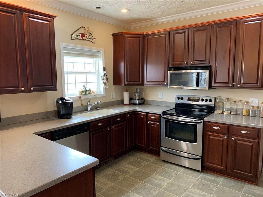 5717 Friendship Circle Road East Bend, NC 27018 - Photo 5 of 34 Gallery Image 5