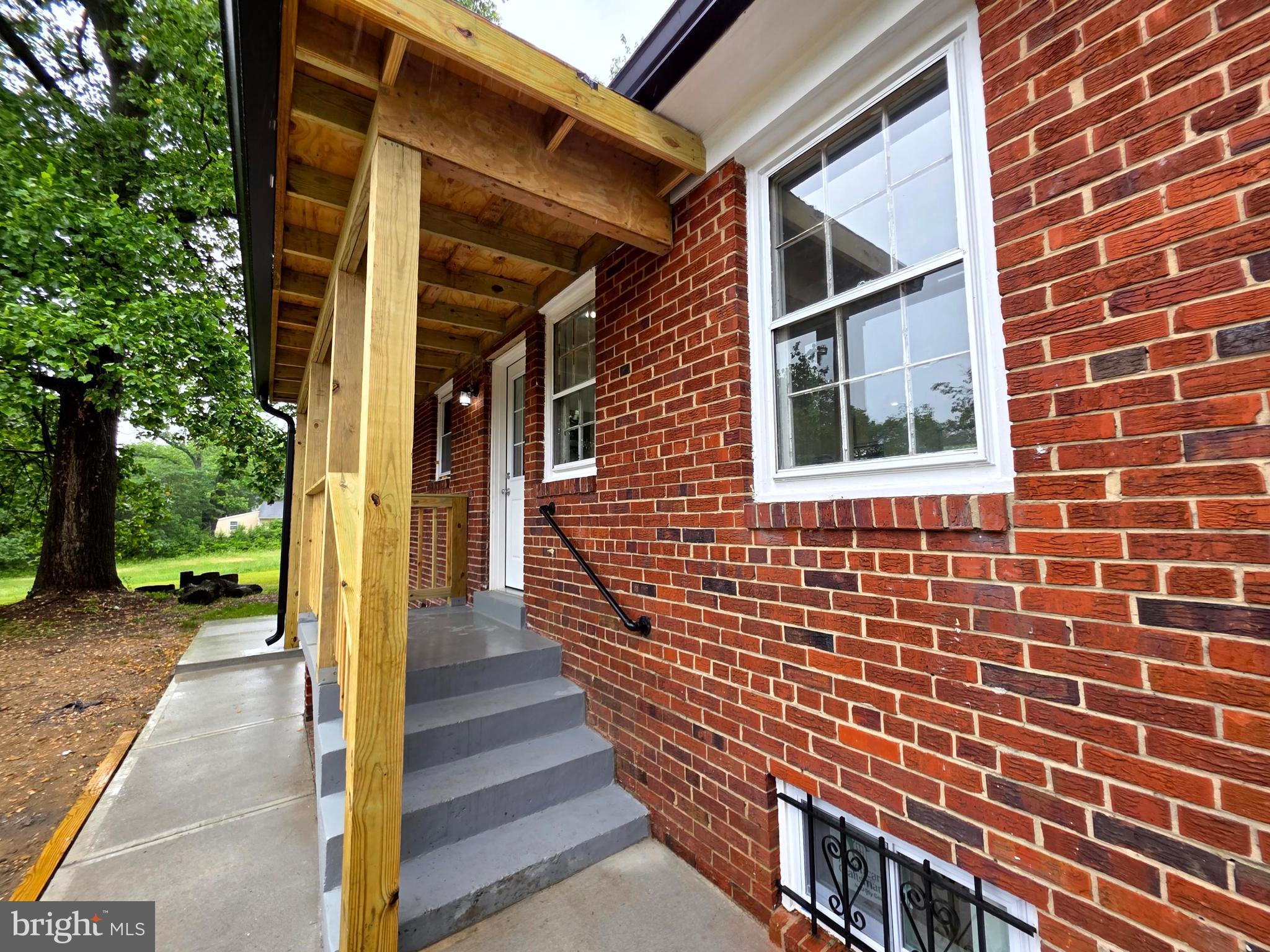 2206 Brinkley Road Fort Washington, MD 20744 - Photo 25 of 78 a view of a pathway with a house