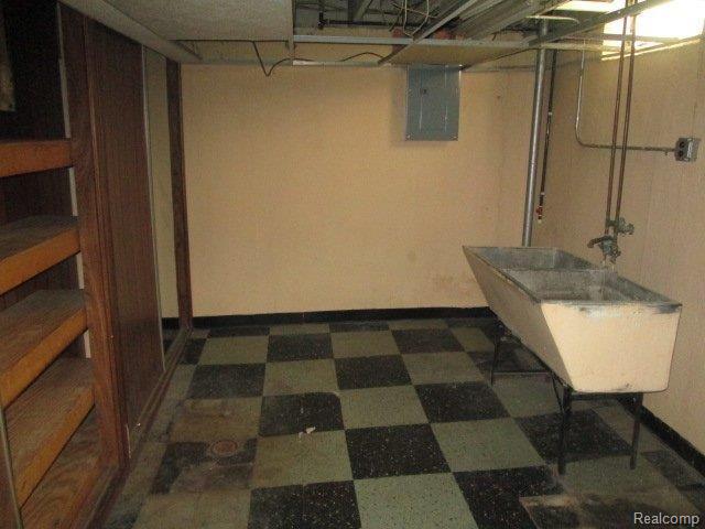 18439 Stephens Road Eastpointe, MI 48021 - Photo 9 of 22 261-857815-bsmnt3.JPG