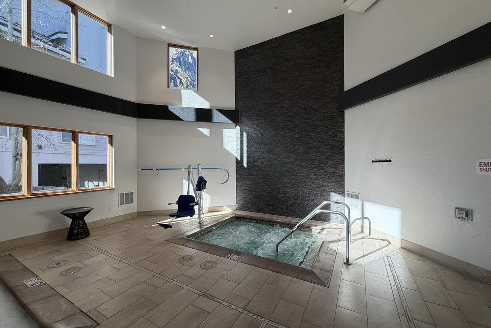 201 Shirley Cyn Road, Unit 233 Olympic Valley, CA 96146 - Photo 19 of 27 a living room with furniture