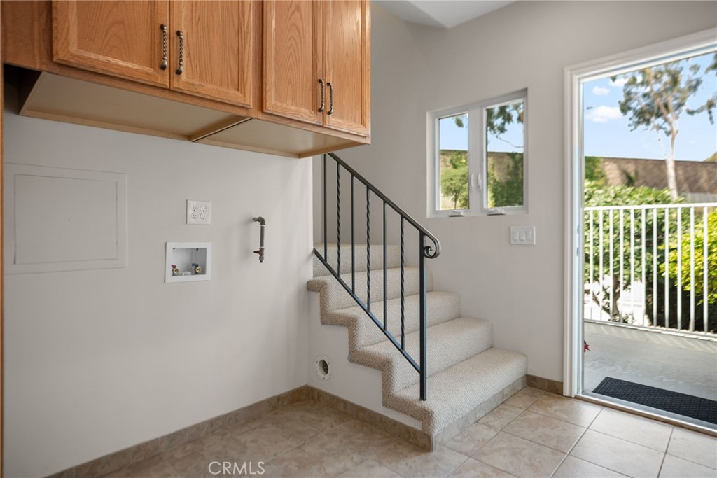 443 Woodbury Road Glendale, CA 91206 - Photo 38 of 48 Stairway to Upstaris