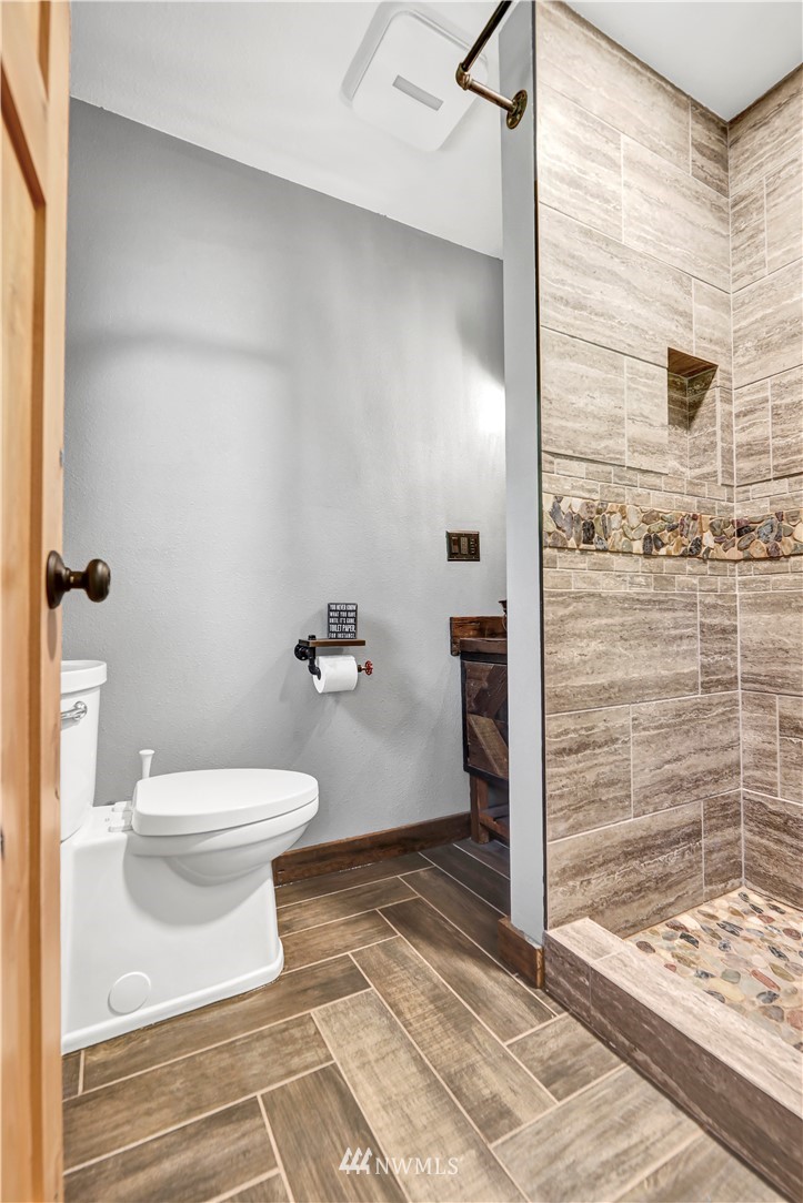 16832 Eugene Street Southwest Rochester, WA 98579 - Photo 4 of 40
