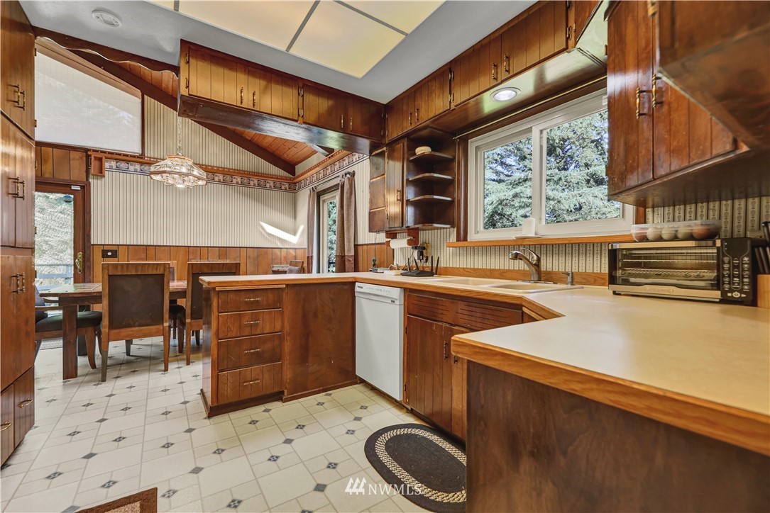 16832 Eugene Street Southwest Rochester, WA 98579 - Photo 5 of 40