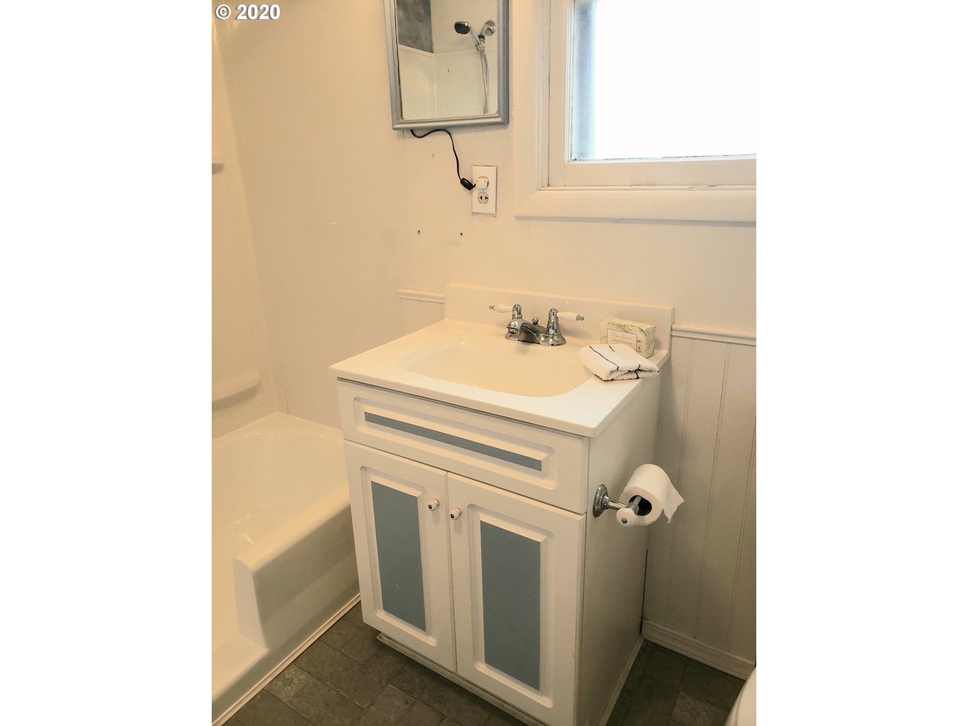 1280 C Street Springfield, OR 97477 - Photo 14 of 26