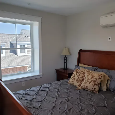 $2,300 | 10 4th Street, Unit 201, Dover, NH 03820