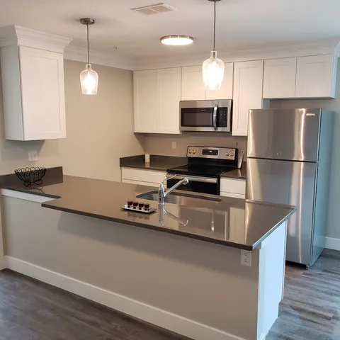 $2,300 | 10 4th Street, Unit 201, Dover, NH 03820