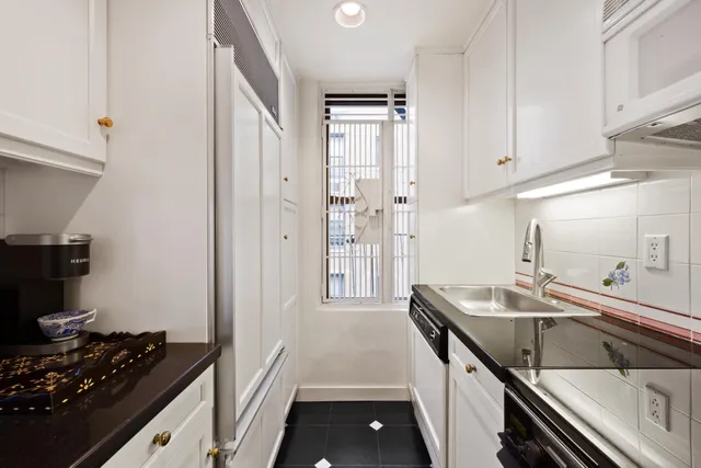 $585,000 | 12 East 97th Street, Unit 8E | Upper East Side