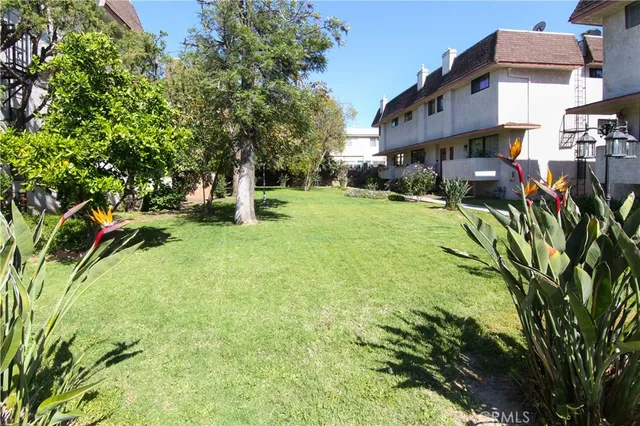 $519,950 | 18425 Saticoy Street, Unit 4, Reseda, CA 91335