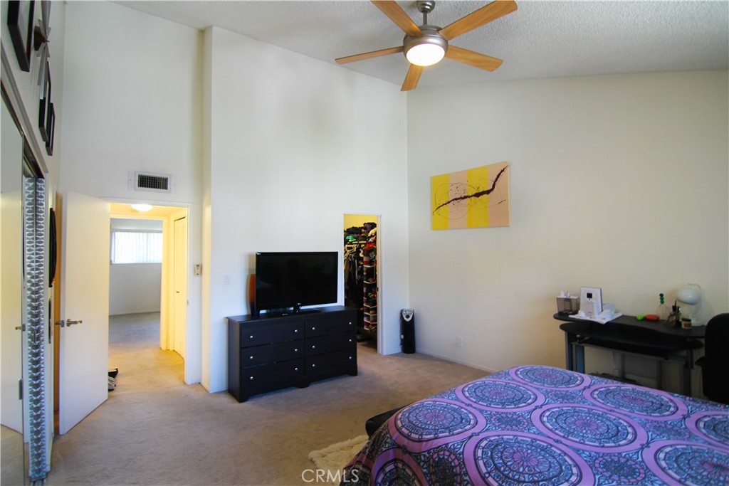 18425 Saticoy Street, Unit 4 Reseda, CA 91335 - Photo 12 of 17