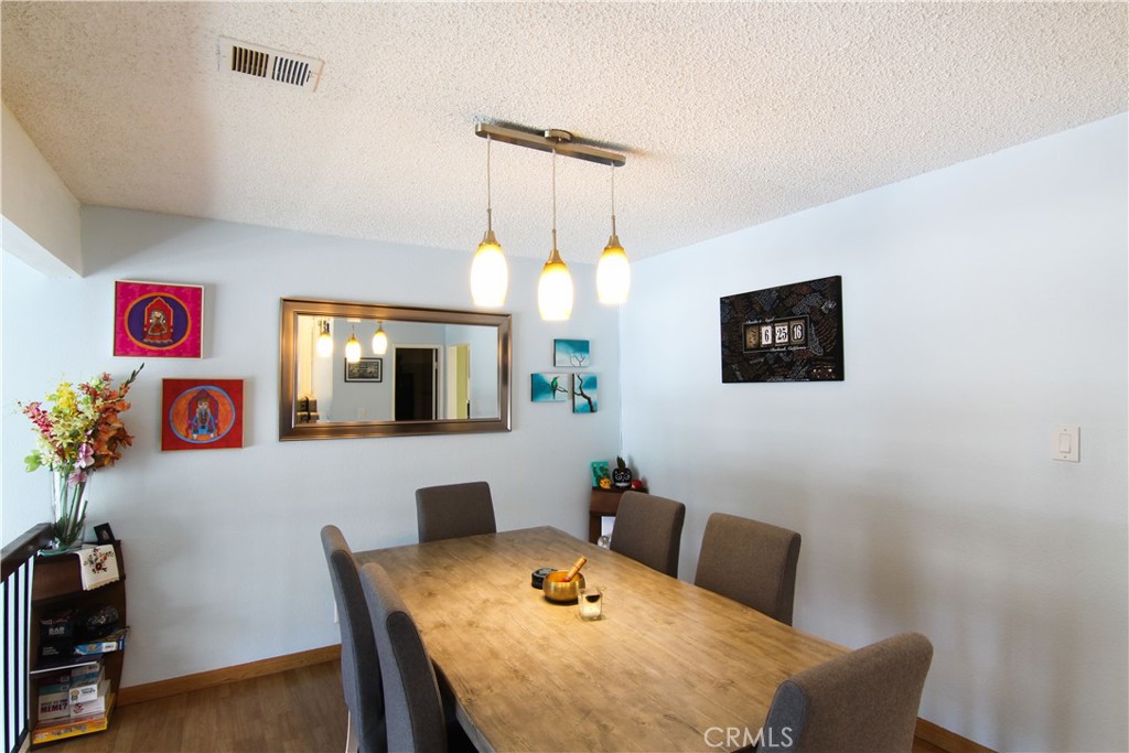 18425 Saticoy Street, Unit 4 Reseda, CA 91335 - Photo 6 of 17