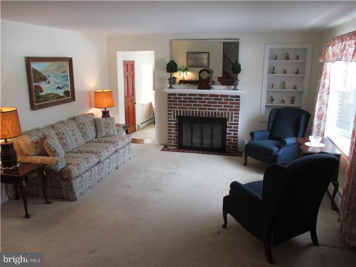 202 Merlin Road Phoenixville, PA 19460 - Photo 2 of 19 Living Room