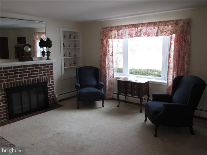 202 Merlin Road Phoenixville, PA 19460 - Photo 3 of 19 Living Room