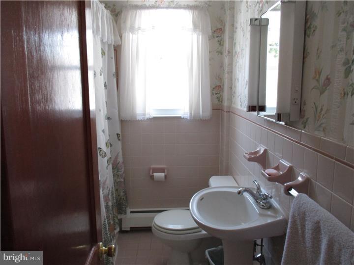 202 Merlin Road Phoenixville, PA 19460 - Photo 10 of 19 Bathroom