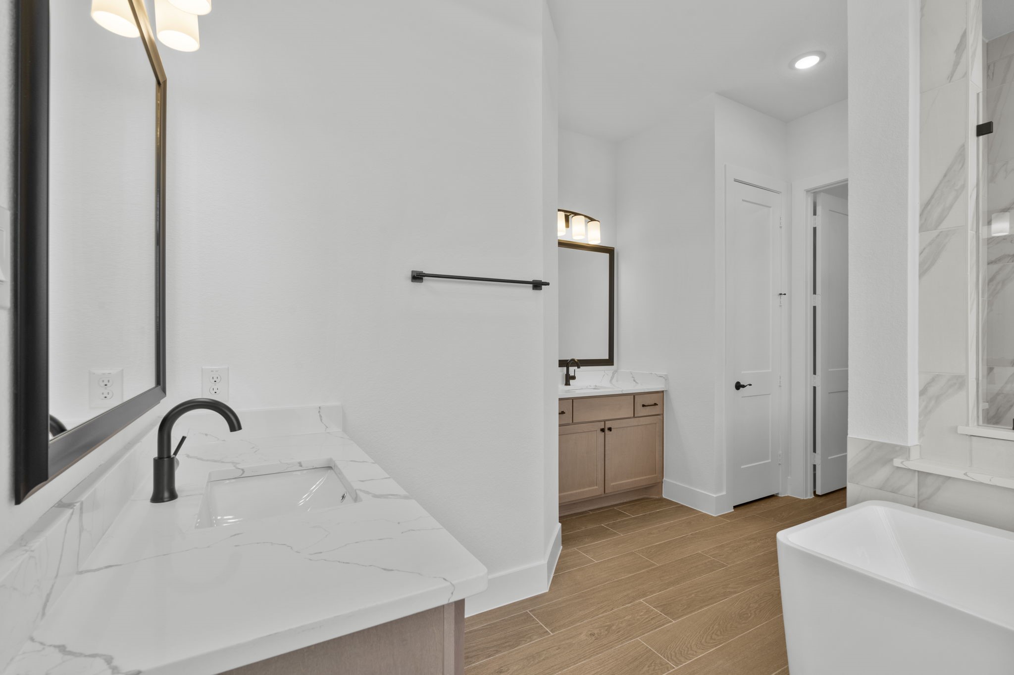 407 Blue River Trail Rosenberg, TX 77471 - Photo 12 of 45 a bathroom with a sink a toilet and tub