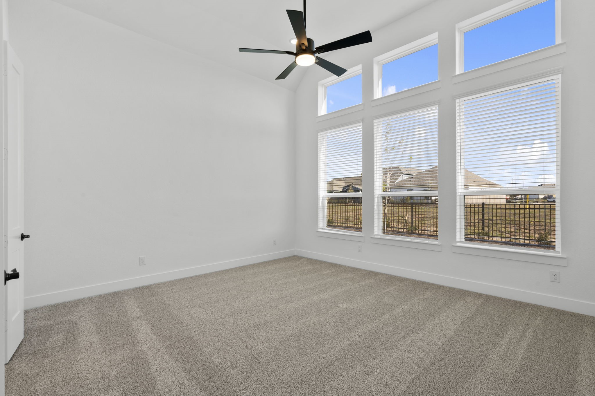 407 Blue River Trail Rosenberg, TX 77471 - Photo 17 of 45 an empty room with a window