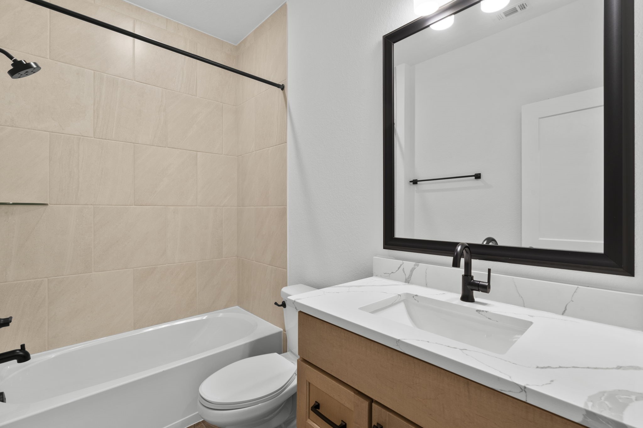 407 Blue River Trail Rosenberg, TX 77471 - Photo 39 of 45 a bathroom with a sink a toilet and a bathtub