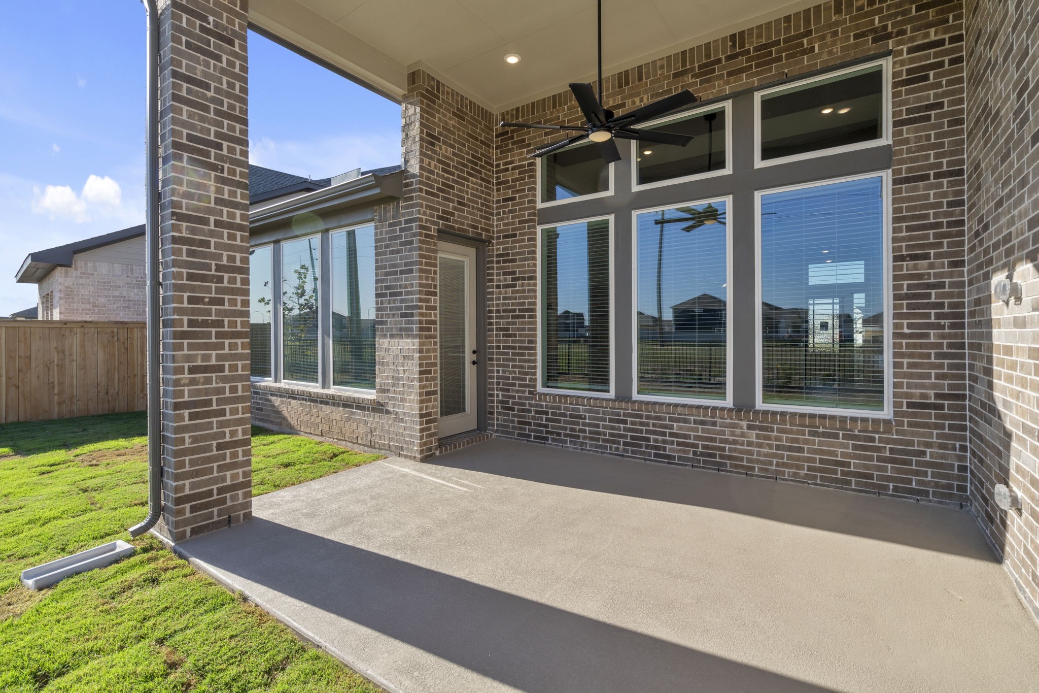 407 Blue River Trail Rosenberg, TX 77471 - Photo 40 of 45 a front view of a house with garden