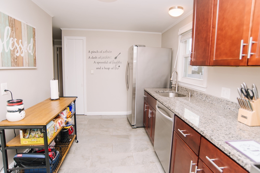 22 Amanda Street Springfield, MA 01118 - Photo 12 of 42