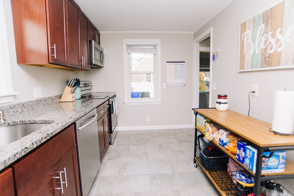 22 Amanda Street Springfield, MA 01118 - Photo 17 of 42