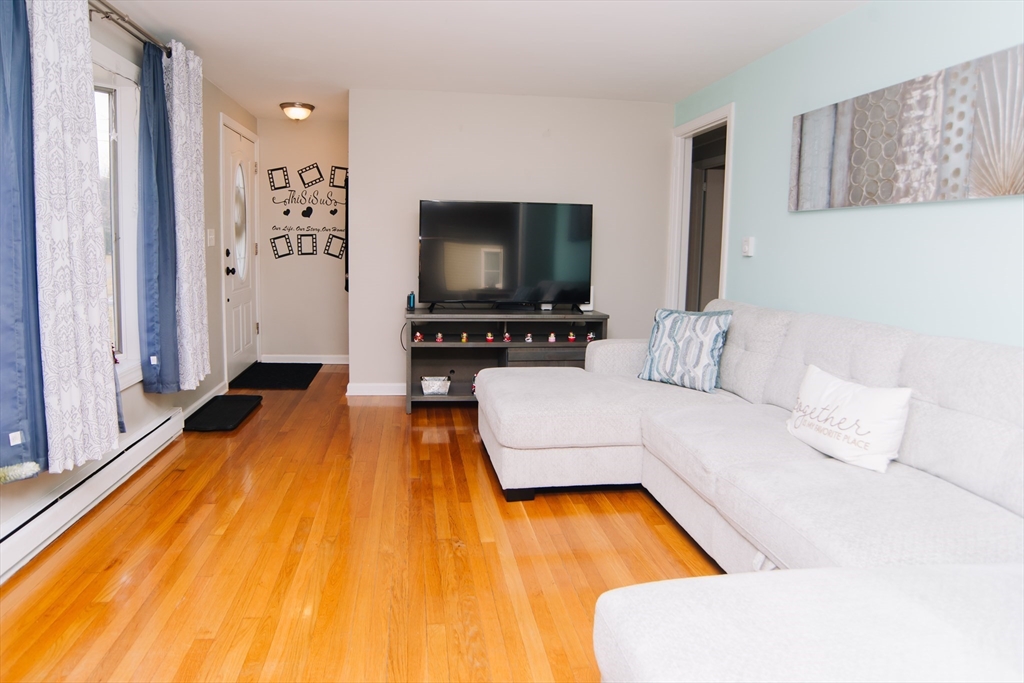 22 Amanda Street Springfield, MA 01118 - Photo 6 of 42