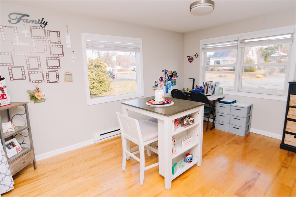 22 Amanda Street Springfield, MA 01118 - Photo 9 of 42