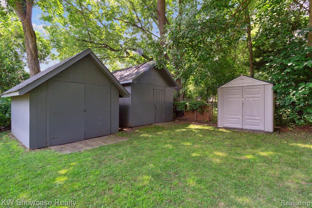 890 Farnsworth Road White Lake, MI 48386 - Photo 41 of 42