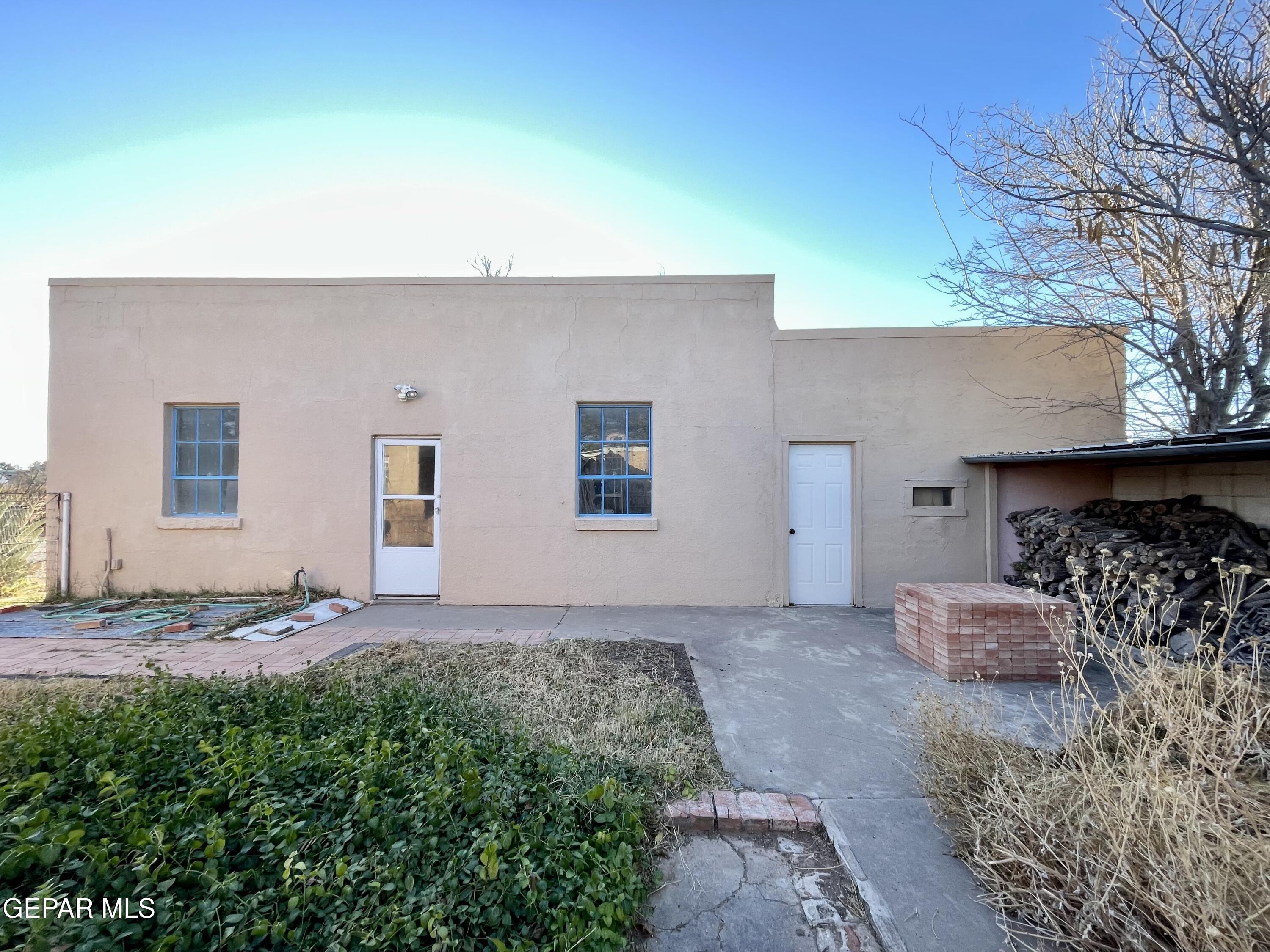 801 North Austin Street East Marfa, TX 79843 - Photo 17 of 19 GarageNShop