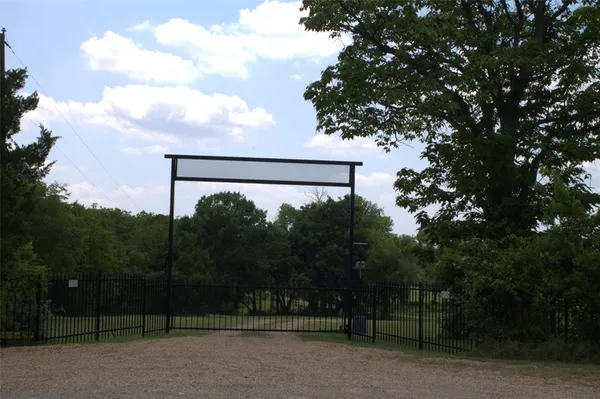 a view of a yard