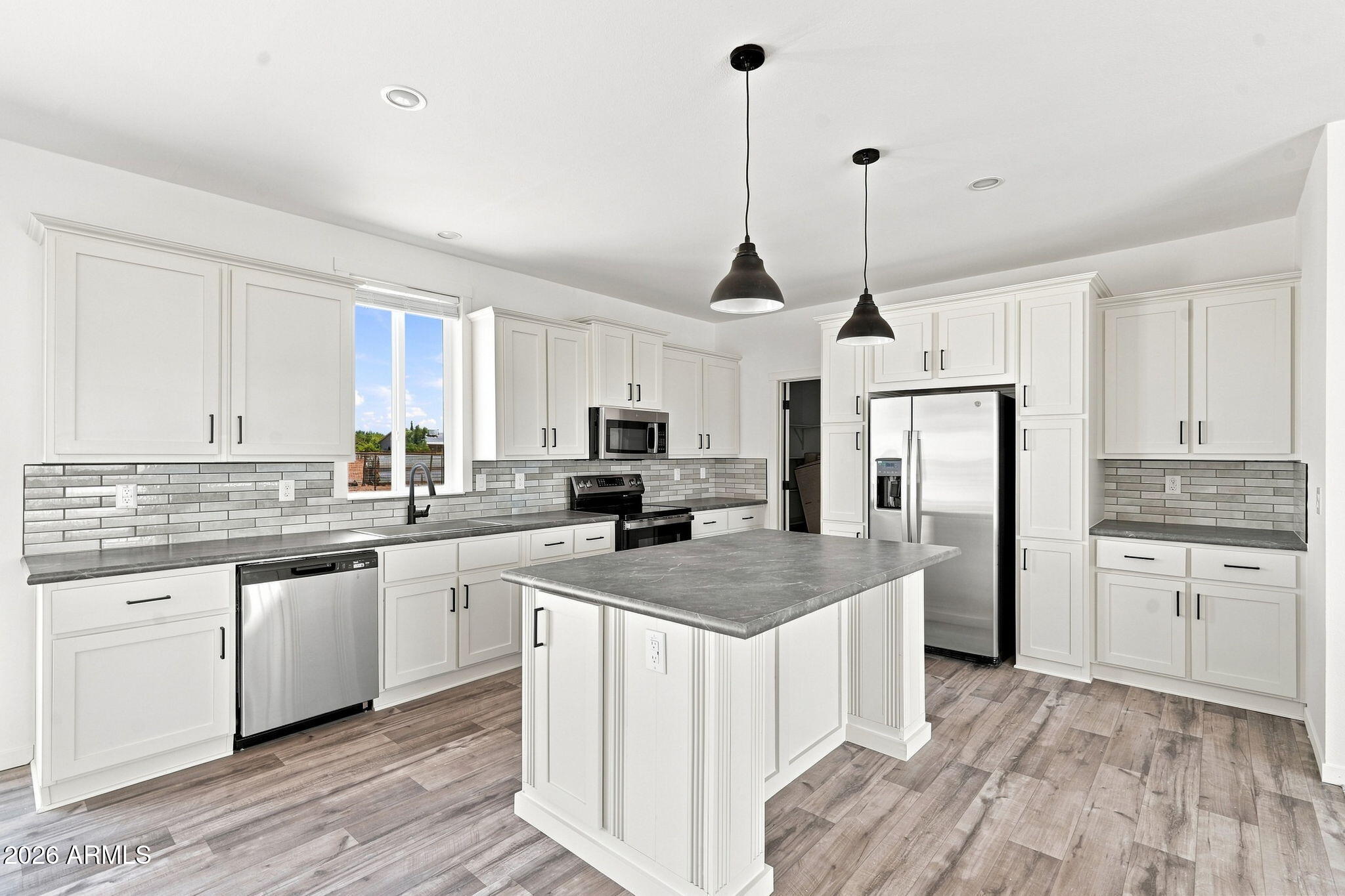 24086 East Cholla Road Florence, AZ 85132 - Photo 2 of 42 Stylish Inviting Kitchen