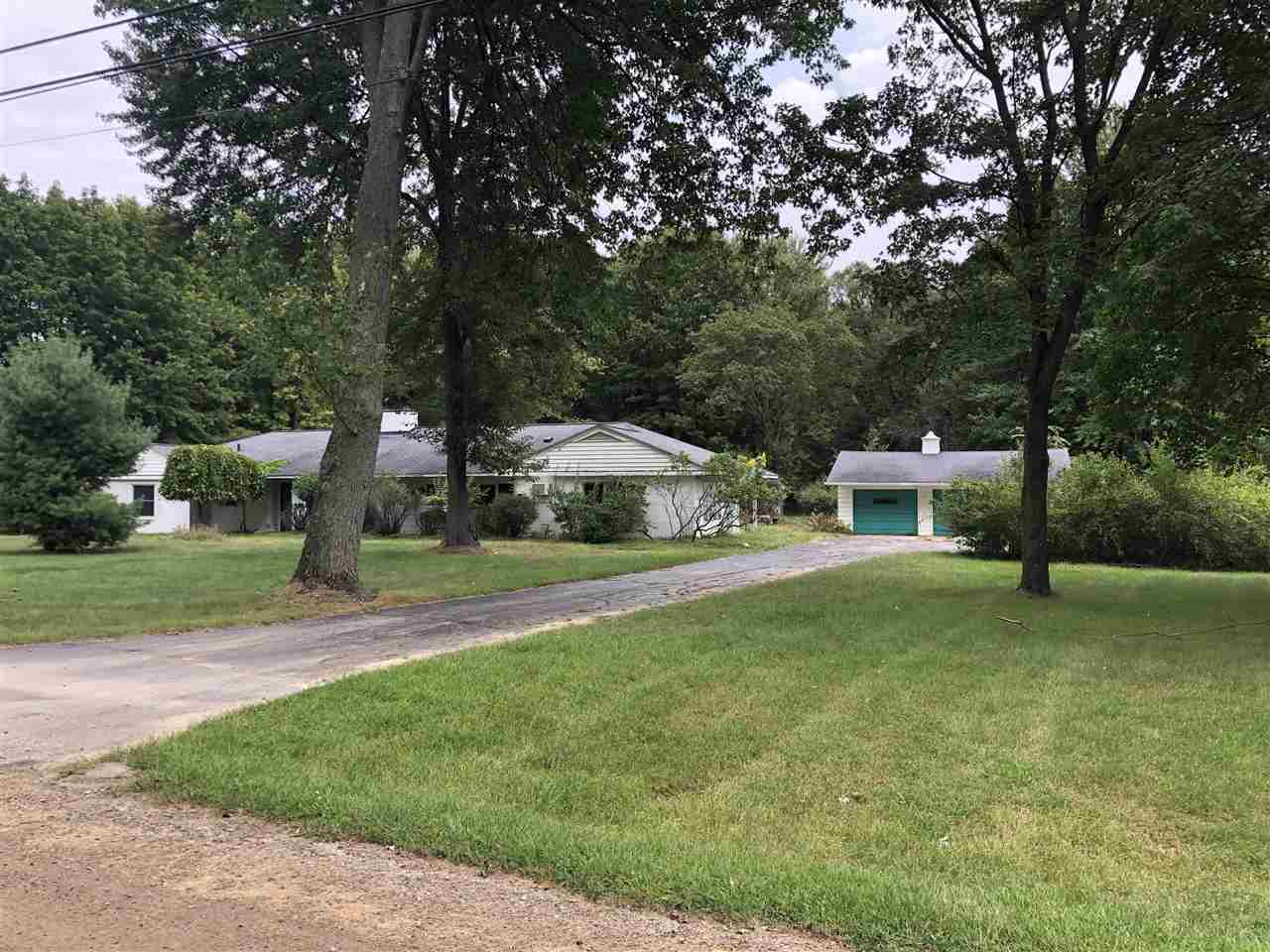 1195 East Avon Circle Rochester, MI 48309 - Photo 2 of 9 50054330-1.JPG