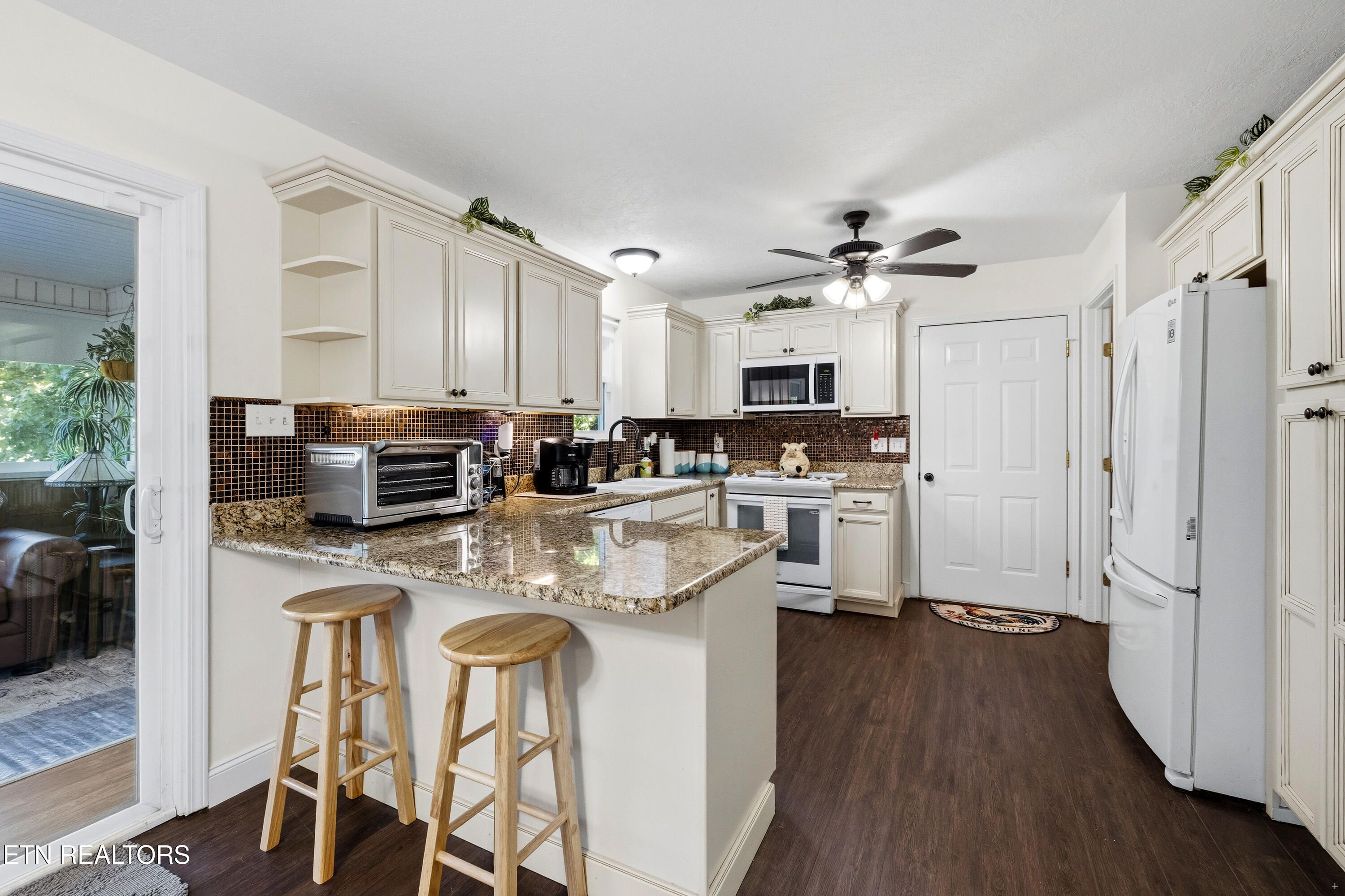 6835 Rambling Brooks Lane Knoxville, TN 37918 - Photo 16 of 35 Kitchen