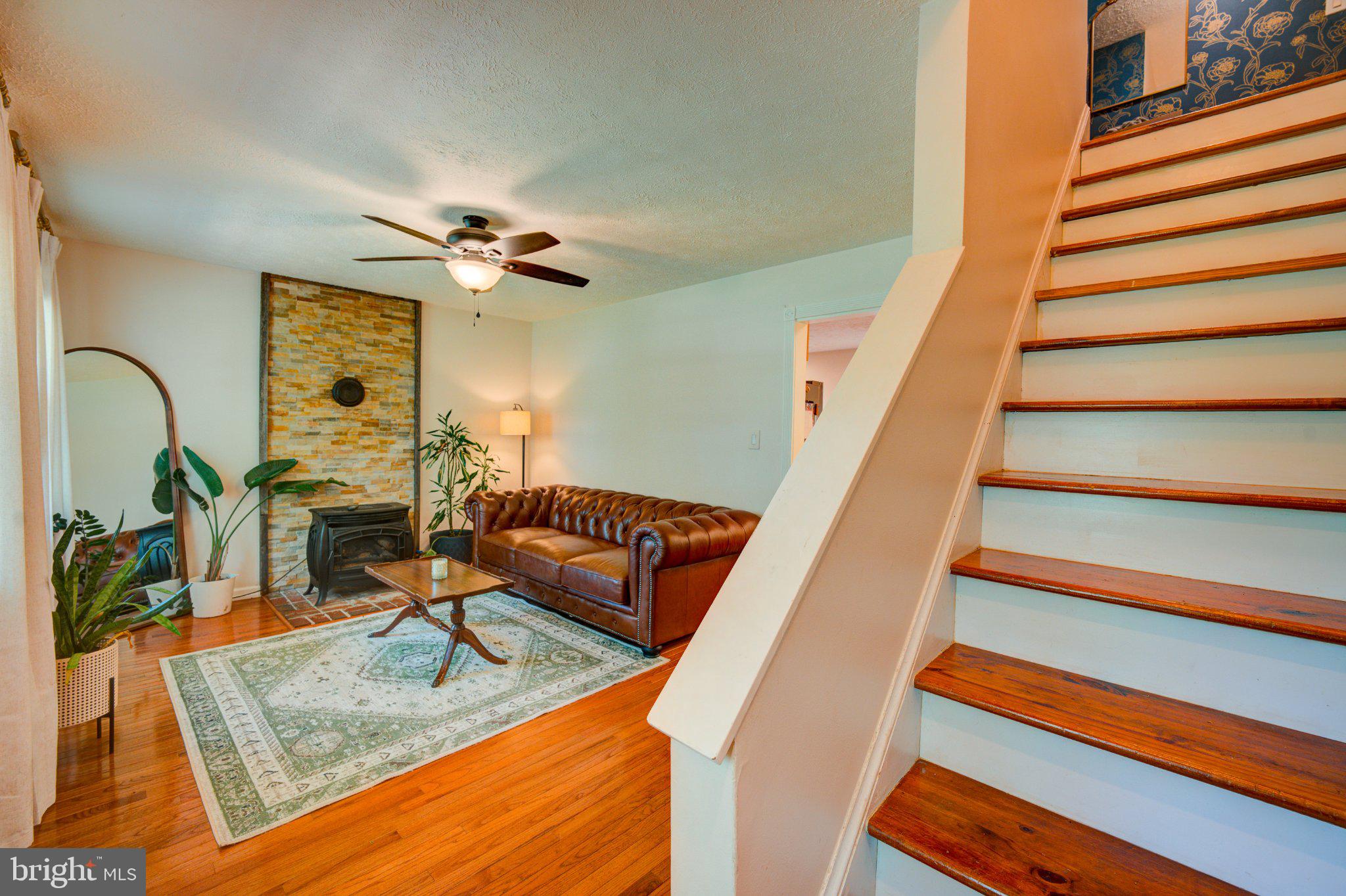 9595 Roys Lane Culpeper, VA 22701 - Photo 6 of 61 Charming living space with warm tones.