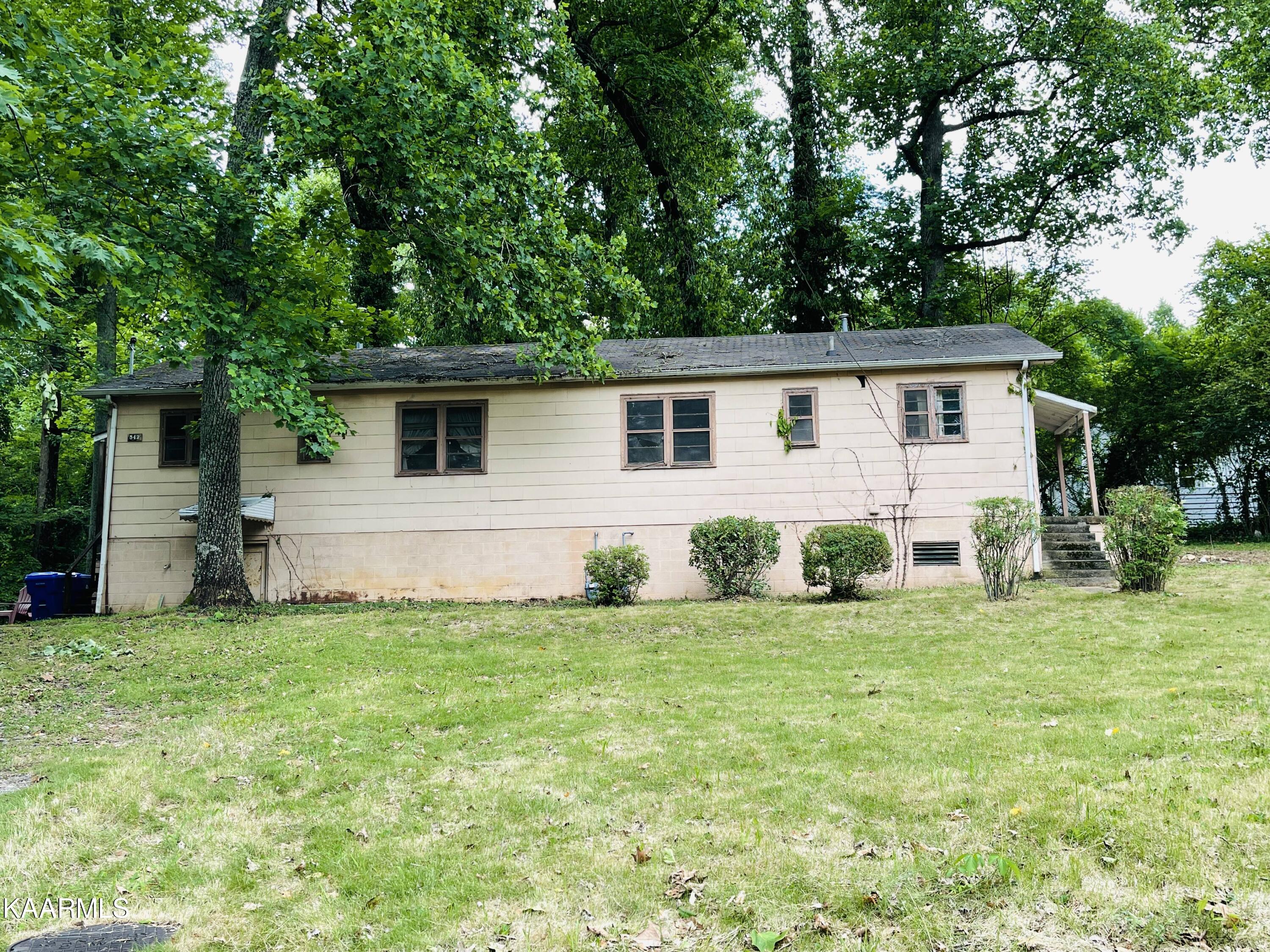 540 West Outer Drive Oak Ridge, TN 37830 - Photo 3 of 25 67536136523__C5CAF168-6A44-45F1-A941-113