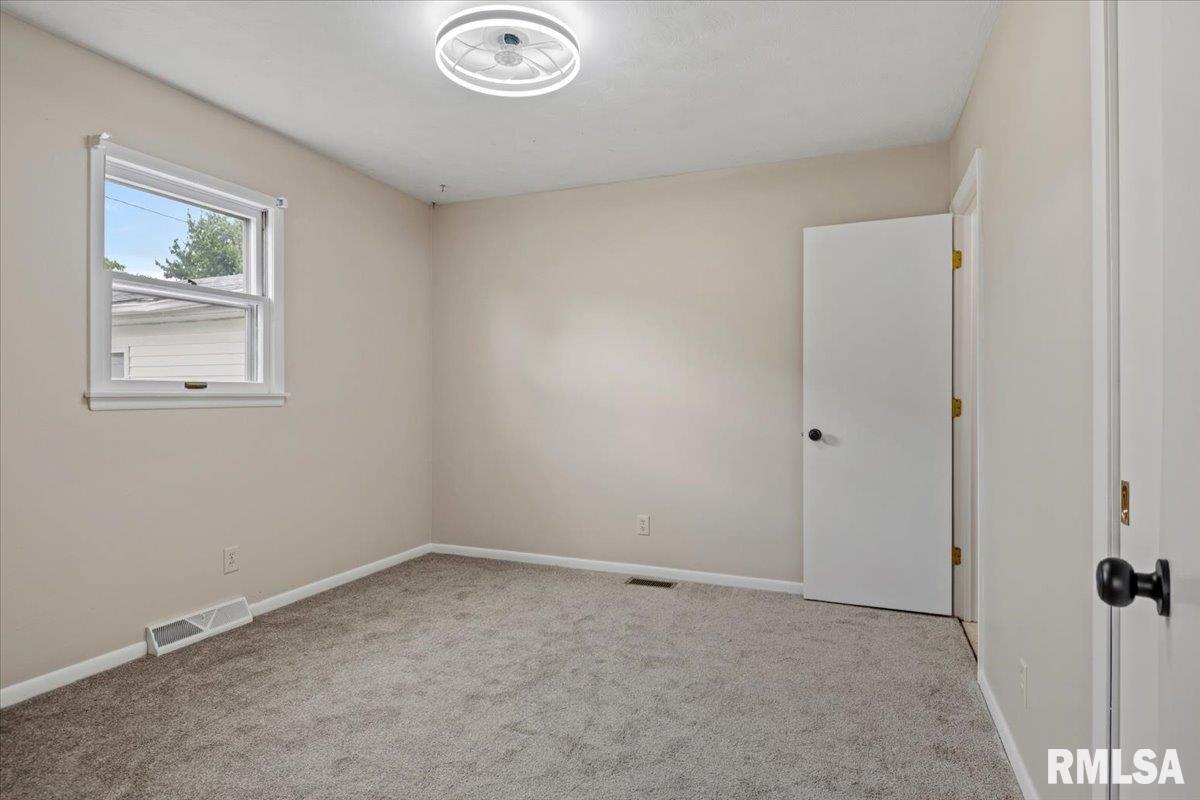 701 Samuel Street Taylorville, IL 62568 - Photo 20 of 31