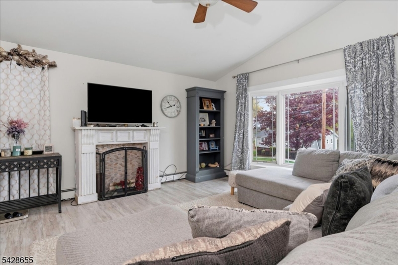 23 Arnold Road Landing, NJ 07850 - Photo 5 of 37