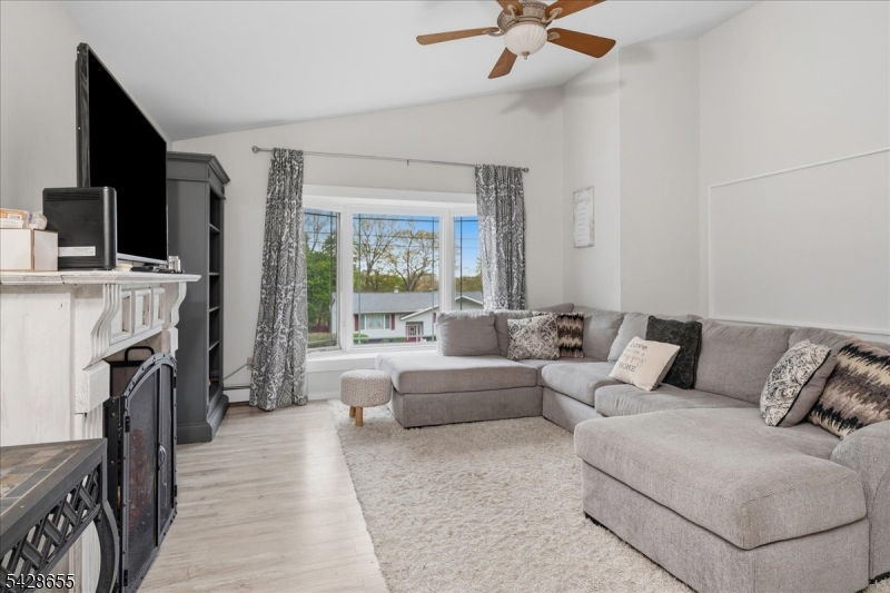 23 Arnold Road Landing, NJ 07850 - Photo 6 of 37
