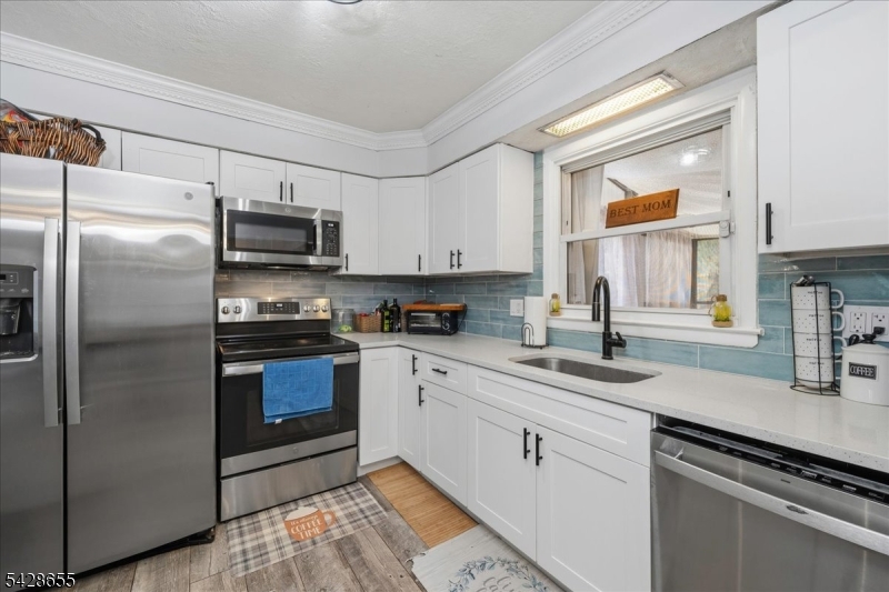 23 Arnold Road Landing, NJ 07850 - Photo 9 of 37