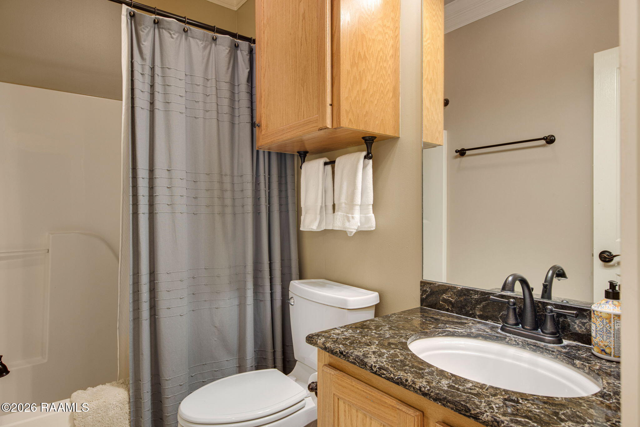 121 Pleasant View Drive Lafayette, LA 70503 - Photo 17 of 26 Main Bathroom