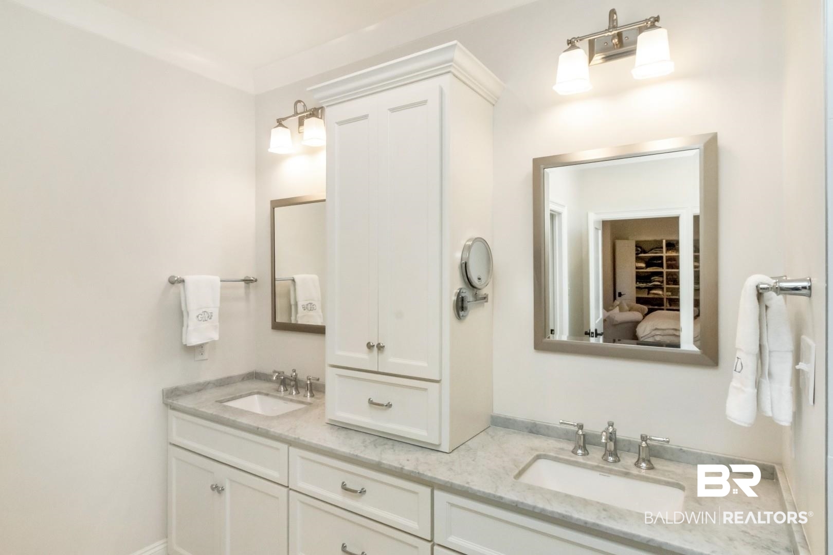 4404 Stein Street Mobile, AL 36608 - Photo 27 of 50 Bathroom with double vanity and connected bathroom
