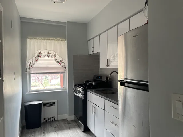 $1,300 | 230 Farmington Avenue, Unit F4, Hartford, CT 06105