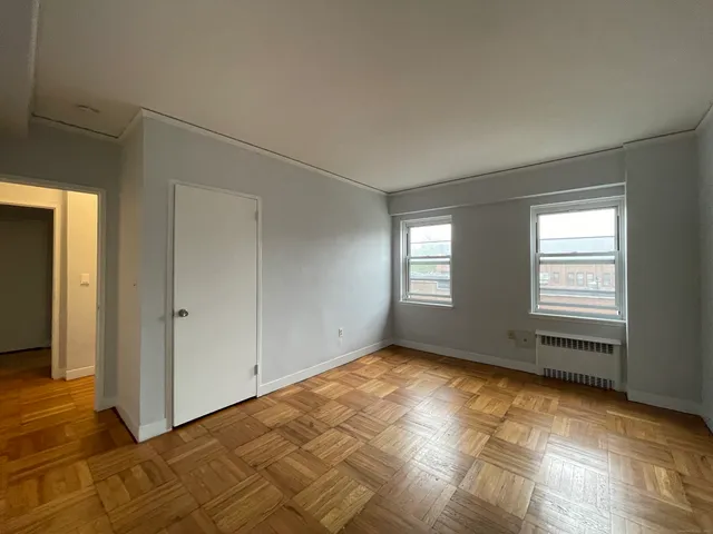 $1,300 | 230 Farmington Avenue, Unit F4, Hartford, CT 06105