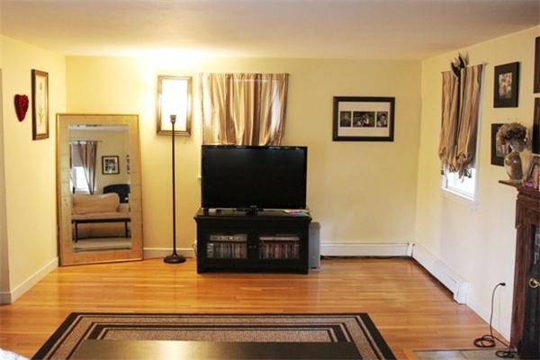 25 Rockpoint Road Southborough, MA 01772 - Photo 3 of 17 Gallery Image 3