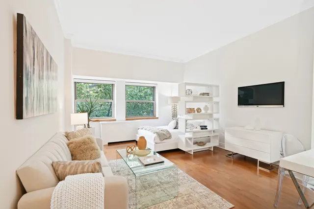 $698,000 | 350 East 82nd Street, Unit 2G | Upper East Side